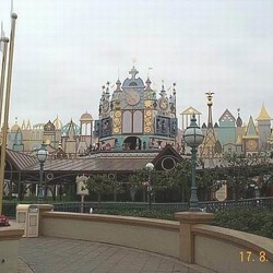 Disneyland Park - Fantasyland - It s a small world - exterieur