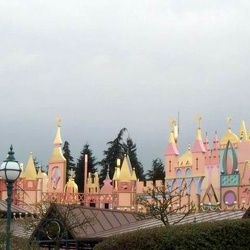 Disneyland Park - Fantasyland - It s a small world - exterieur