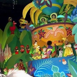 Disneyland Park - Fantasyland - It s a small world - interieur