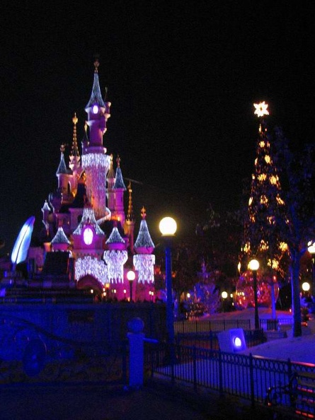 Disneyland_Park_-_007.jpg