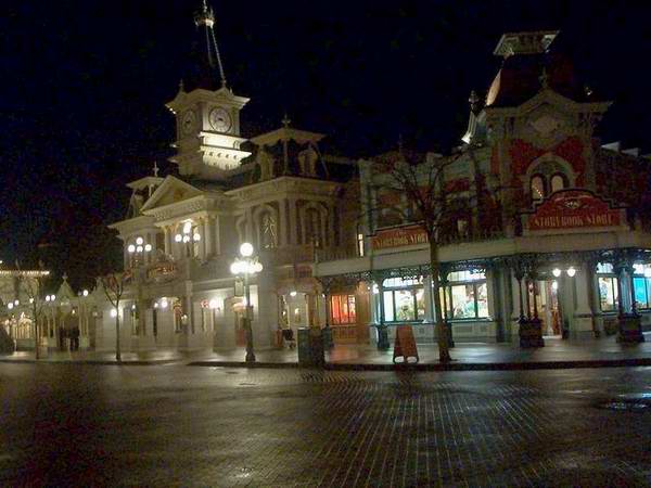 Disneyland_Park_-_030.jpg