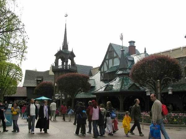 Disneyland_Park_-_001.jpg